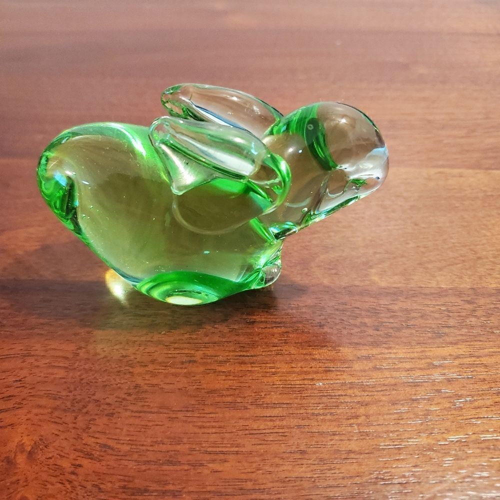 Vintage 1970s Silvestri Art Glass Green Bunny Rabbit‎ Figurine Paperweight